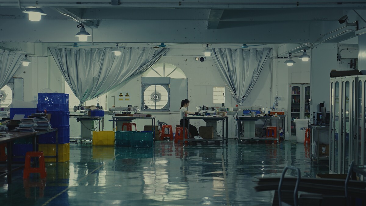 Wide view of the Qiqiang card holder and device stand factory floor
