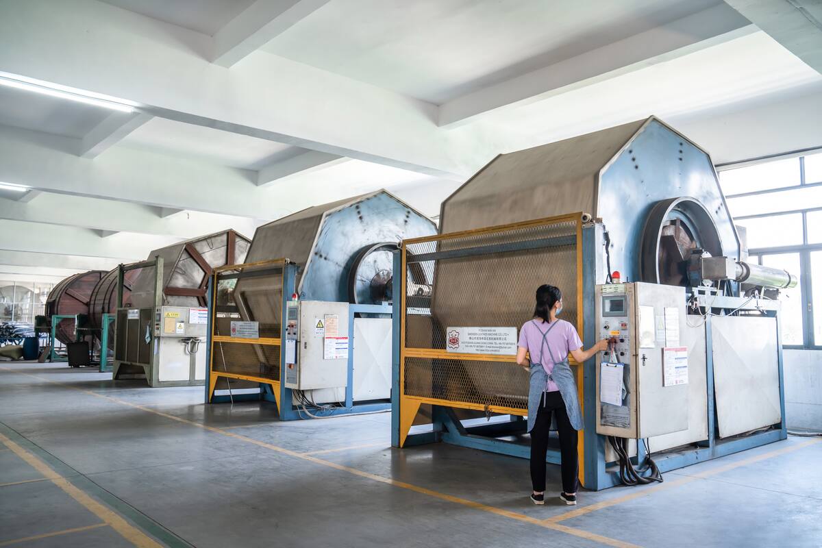 Leather softening equipment in the production workshop