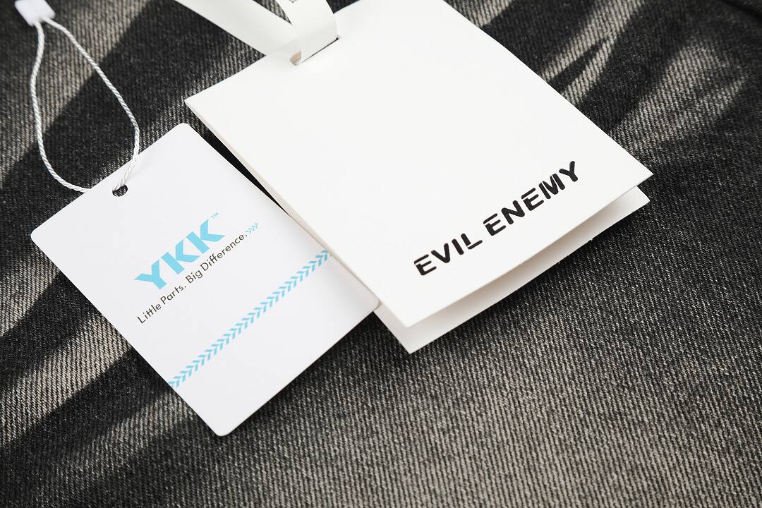 Vintage blue: 86.4% cotton 9.6% polyester 4% regenerated cellulose fiber