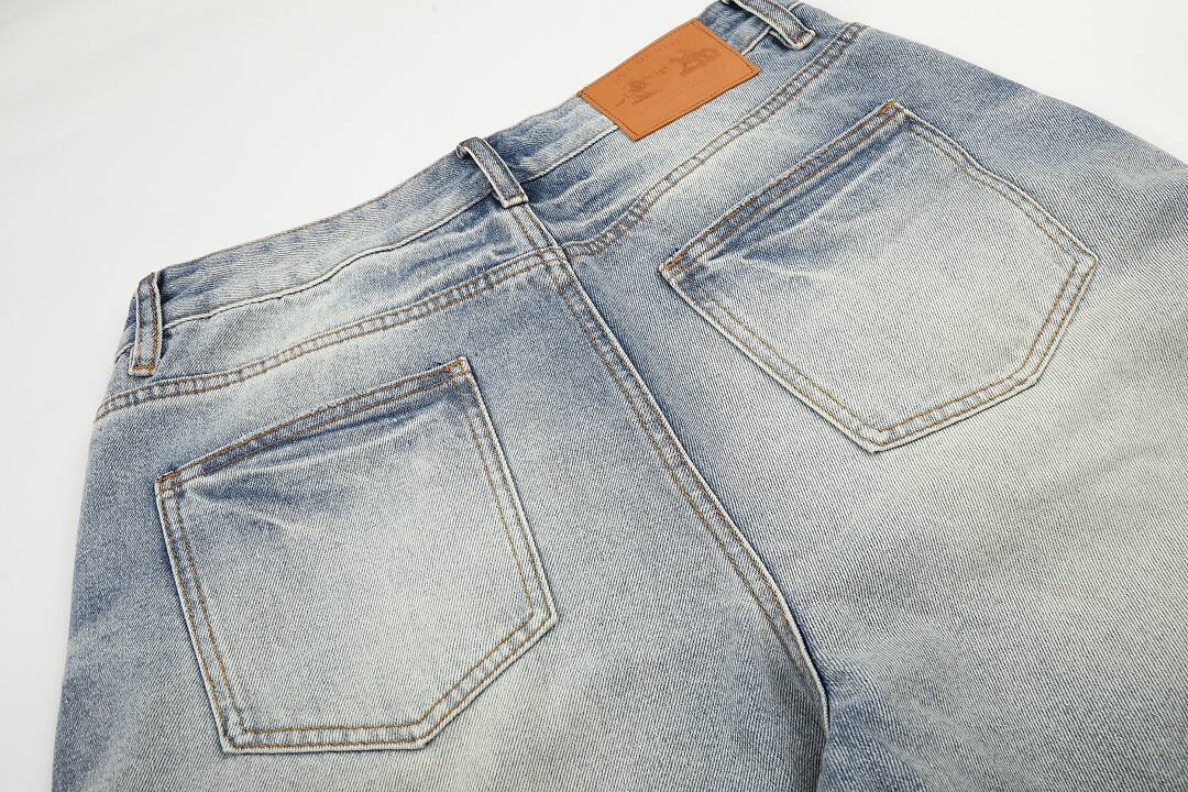 Vintage blue: 86.4% cotton 9.6% polyester 4% regenerated cellulose fiber