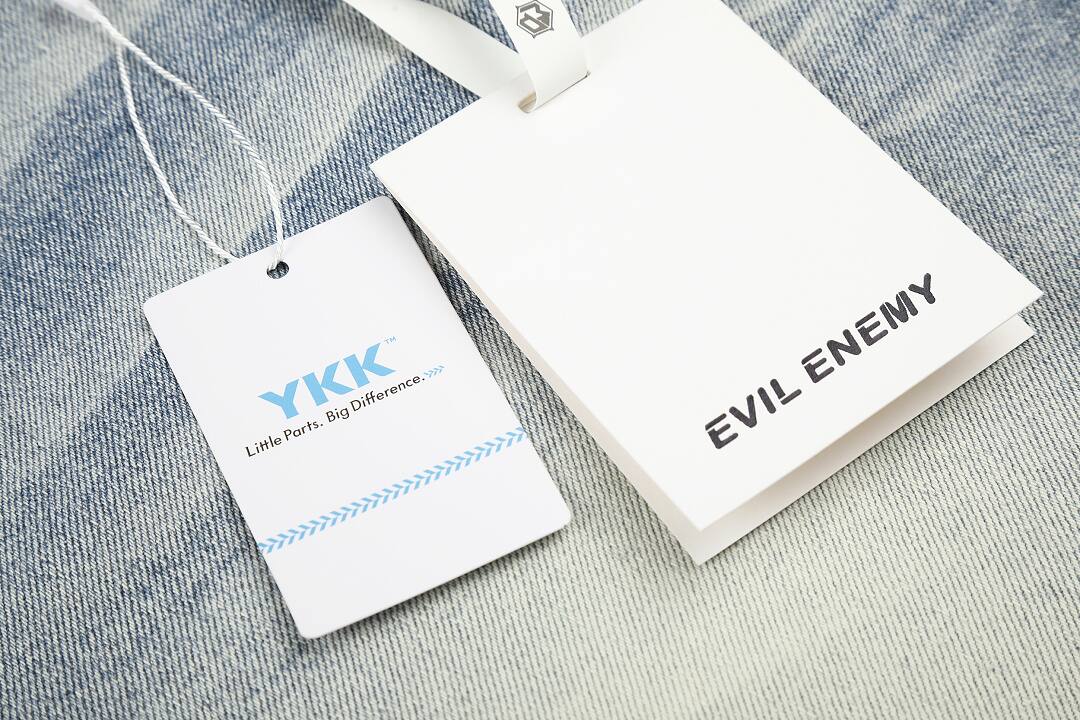 Vintage blue: 86.4% cotton 9.6% polyester 4% regenerated cellulose fiber