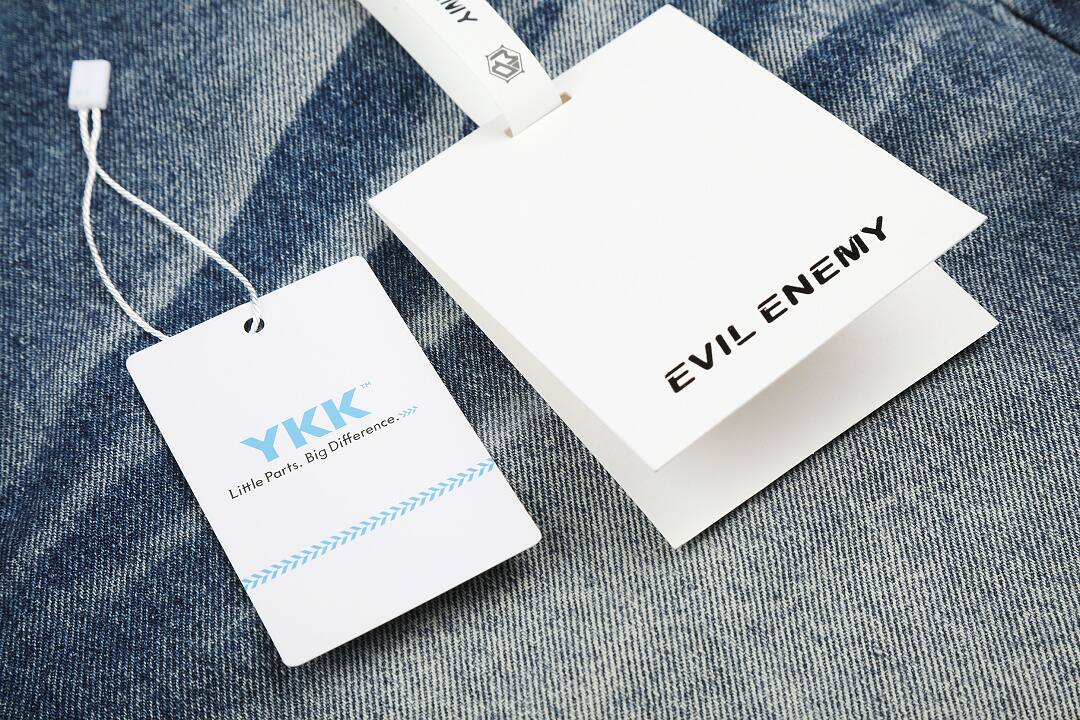 Vintage blue: 86.4% cotton 9.6% polyester 4% regenerated cellulose fiber