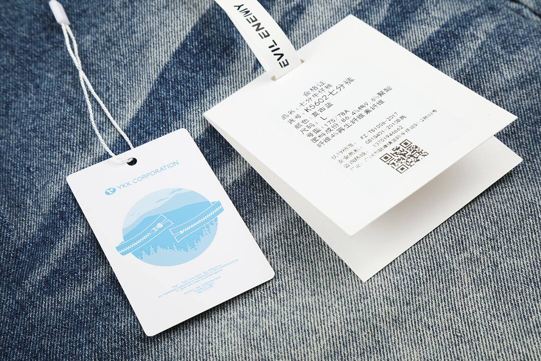 Vintage blue: 86.4% cotton 9.6% polyester 4% regenerated cellulose fiber