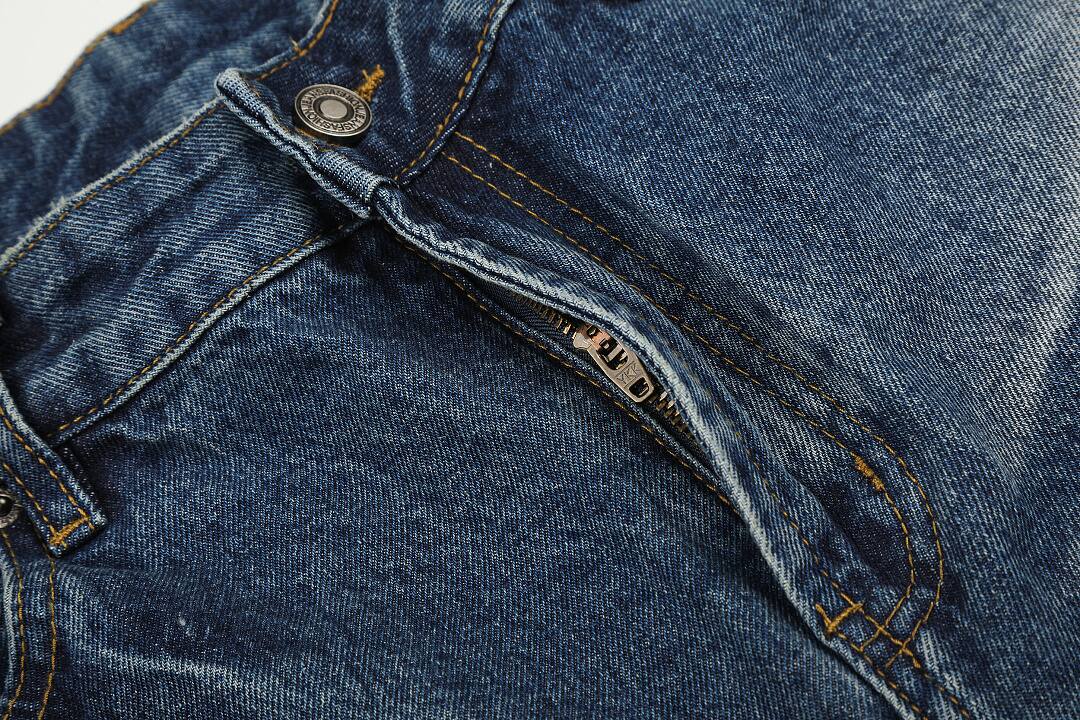 Vintage blue: 86.4% cotton 9.6% polyester 4% regenerated cellulose fiber