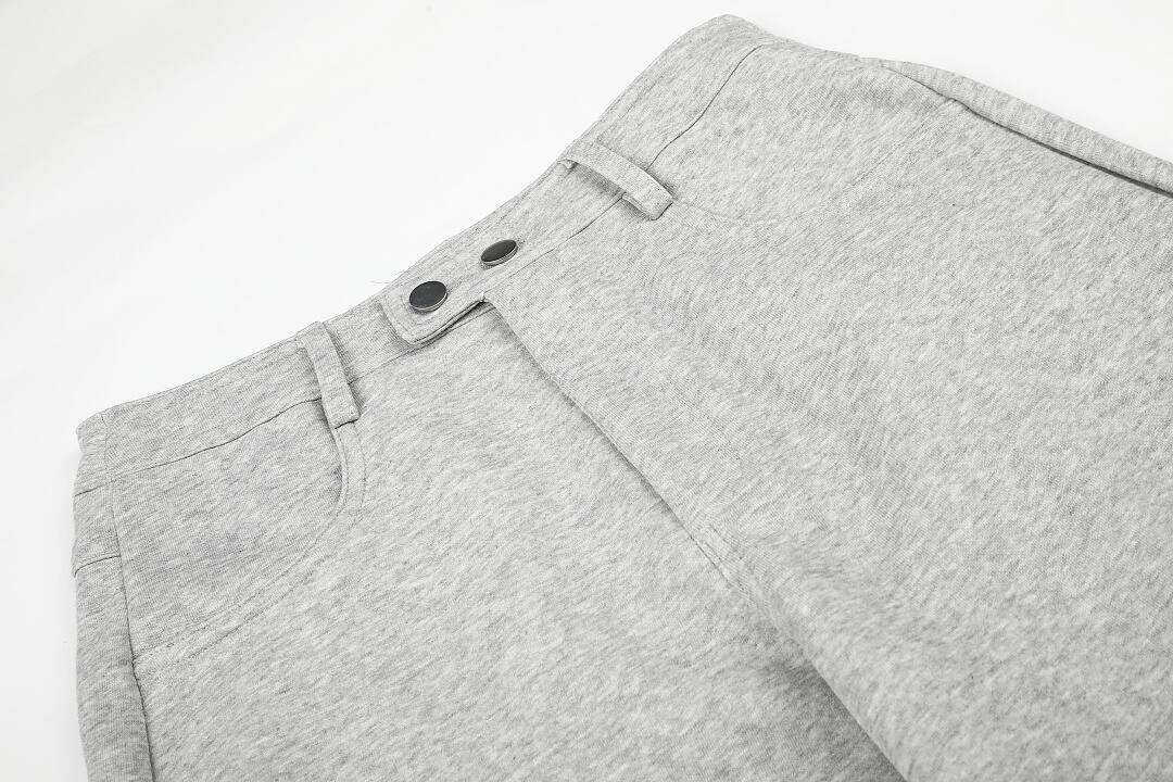 Face Layer: Cotton 52% Polyester 48% (with adhesive)