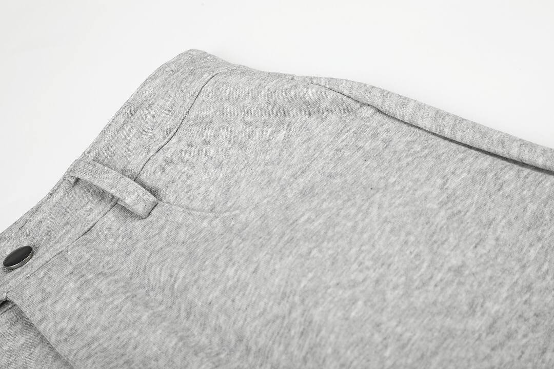 Face Layer: Cotton 52% Polyester 48% (with adhesive)