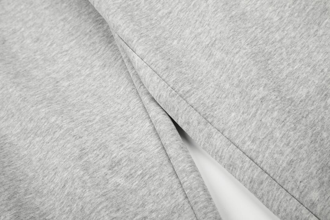 Face Layer: Cotton 52% Polyester 48% (with adhesive)