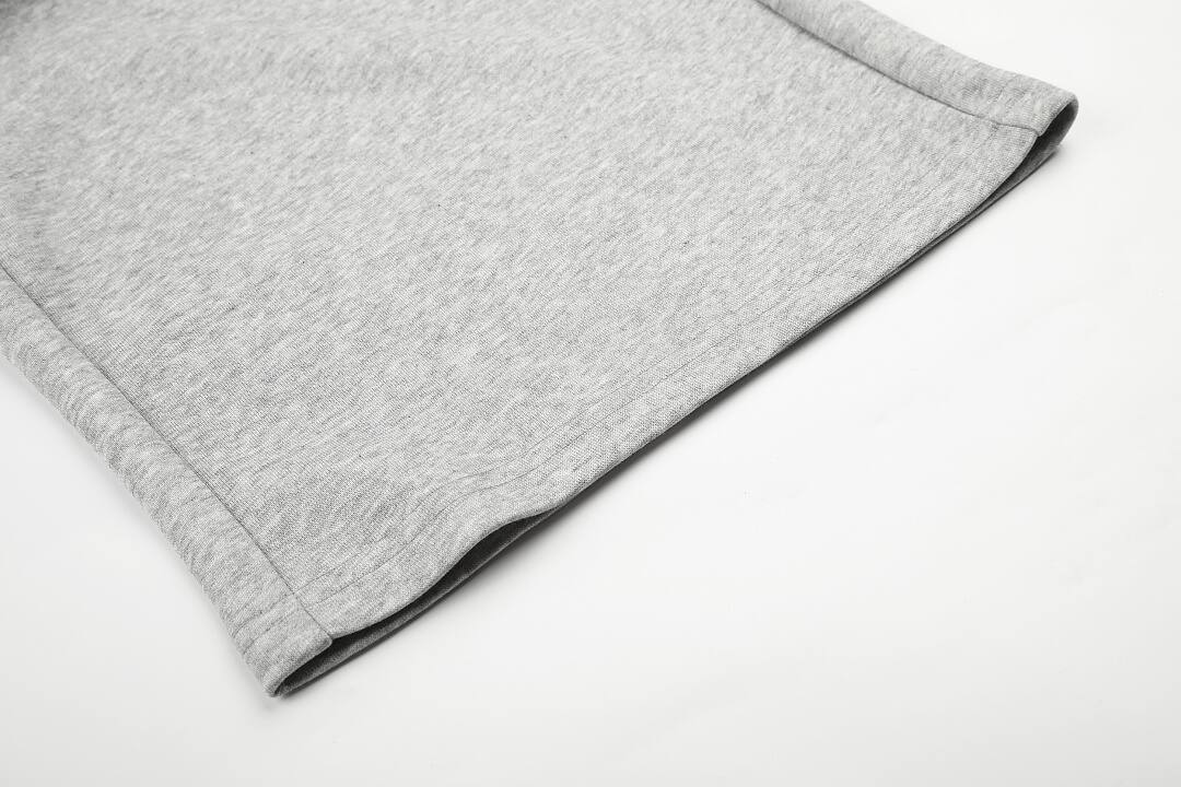 Face Layer: Cotton 52% Polyester 48% (with adhesive)