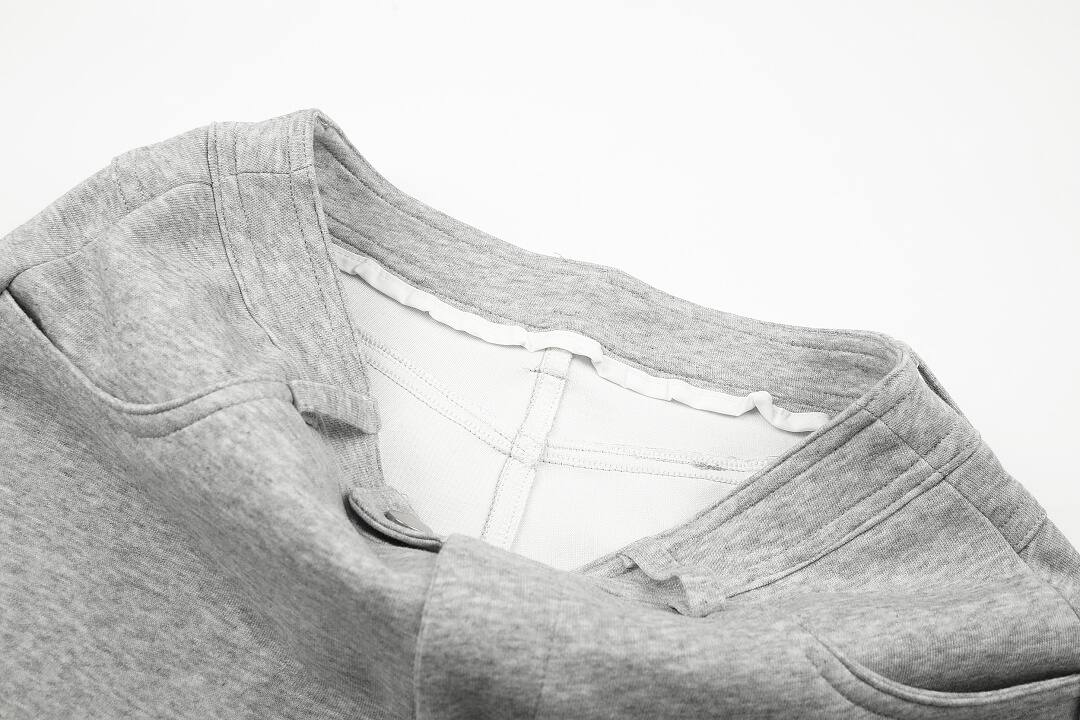 Face Layer: Cotton 52% Polyester 48% (with adhesive)