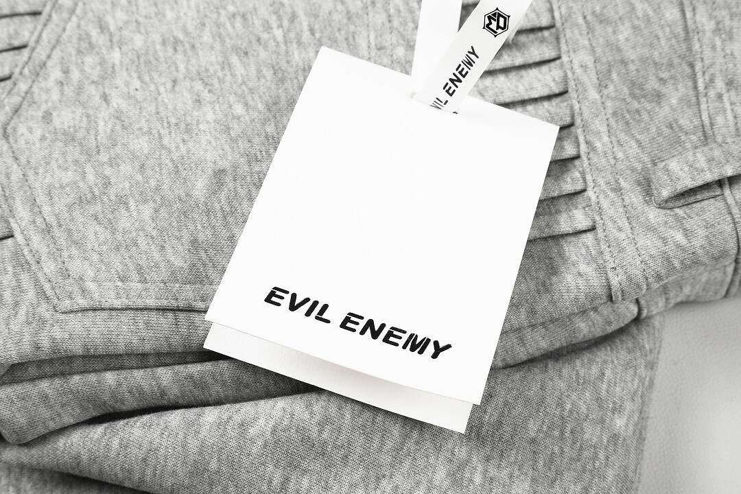 Face Layer: Cotton 52% Polyester 48% (with adhesive)