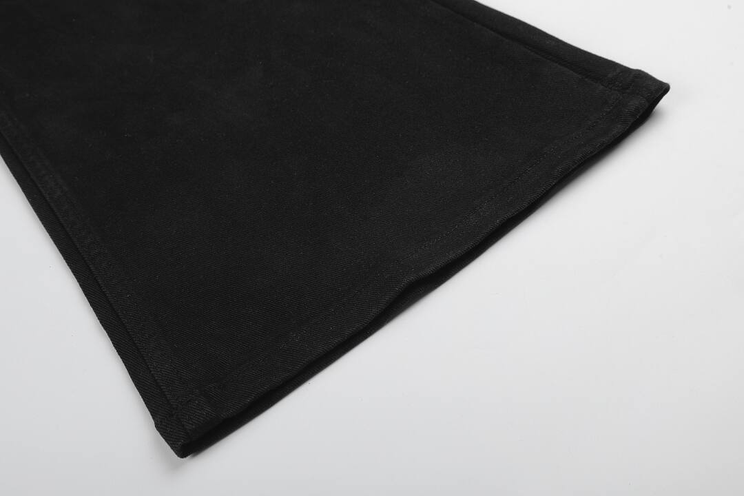 White/Black: 98% Cotton 2% Spandex