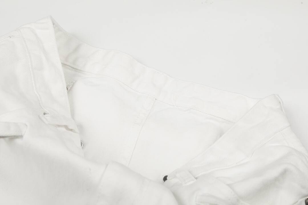 White/Black: 98% Cotton 2% Spandex